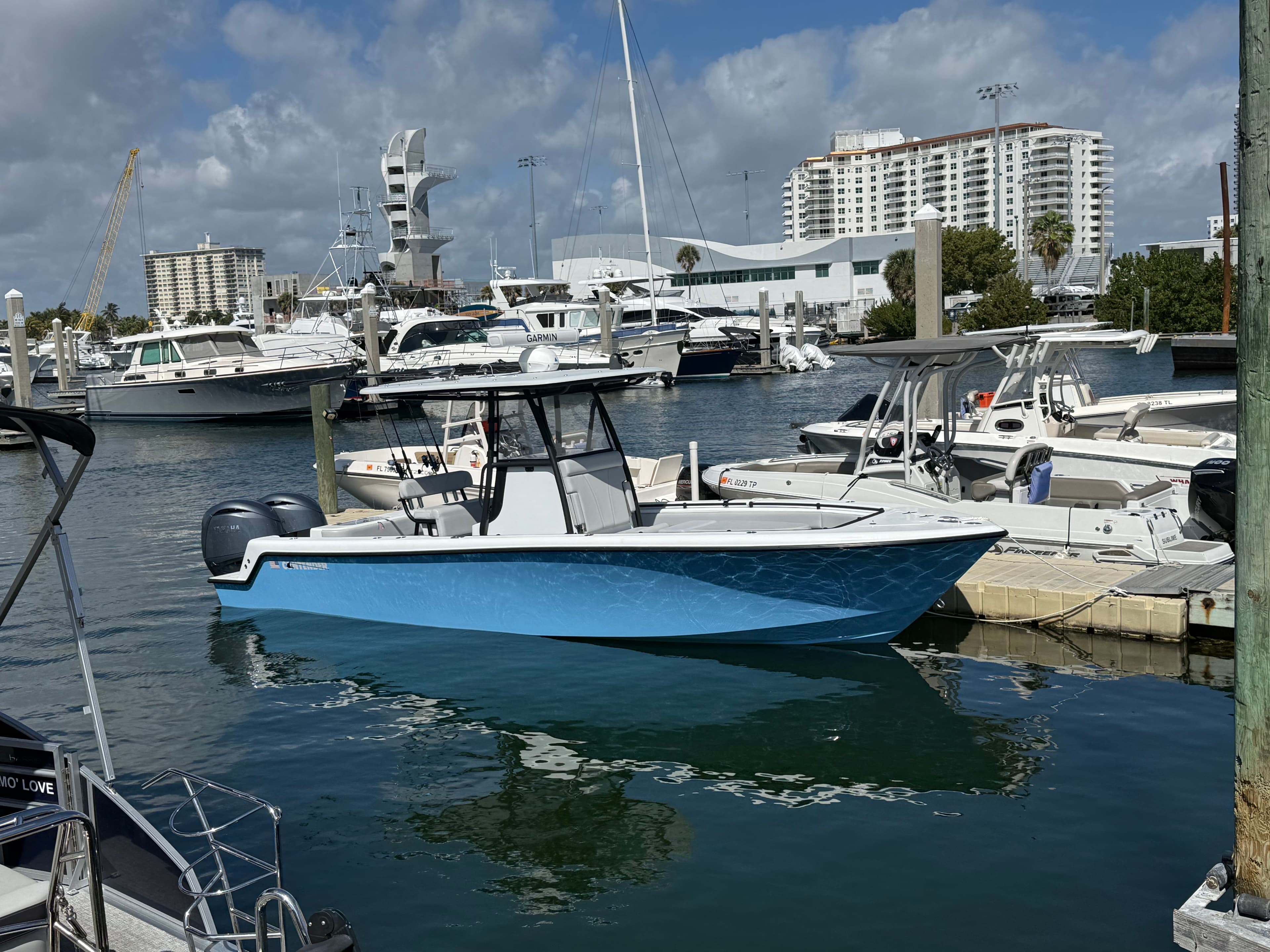 28' Contender Center Console – Fast Offshore Fishing, Sandbar Trips, & Custom Charters